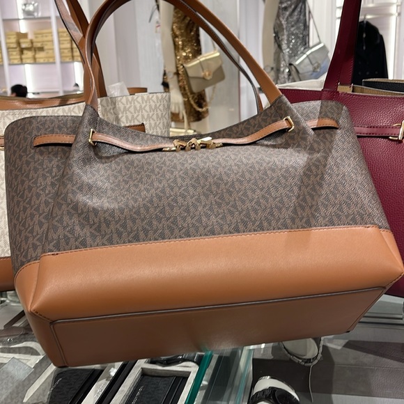 MICHAEL KORS
Reed Large Logo Belted Shoulder Tote Bag
Brown 
NWT - Picture 6 of 16